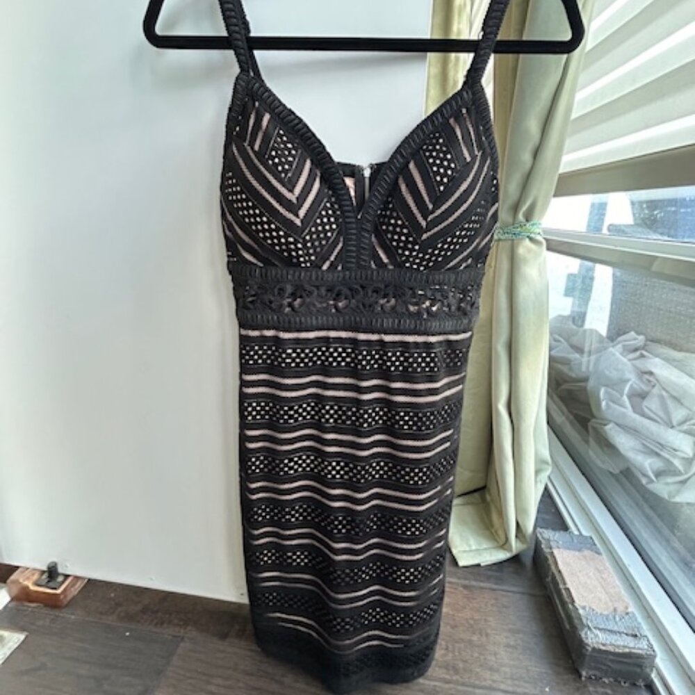 ENTRY BLACK LACE DRESS